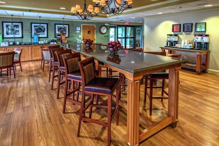 Hampton Inn by Hilton Charlotte / Matthews