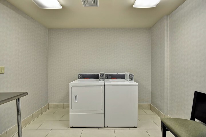 Holiday Inn Express Romulus / Detroit Airport by IHG