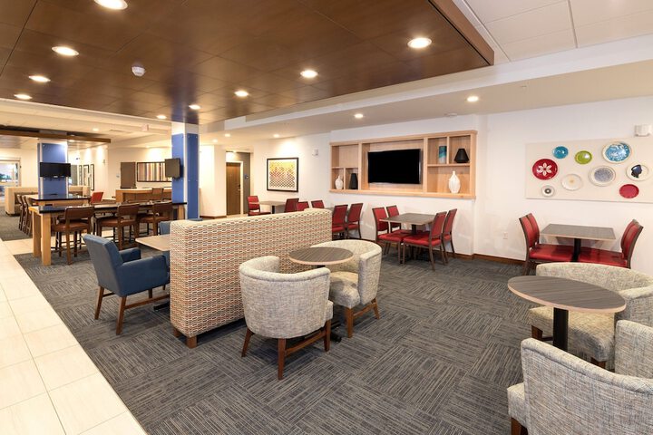 Holiday Inn Express Hotel & Suites Bay City by IHG
