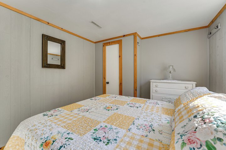 Wayland Retreat w / Deck: Walk to Downtown!