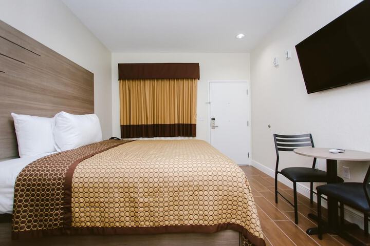 Room 19 of 35