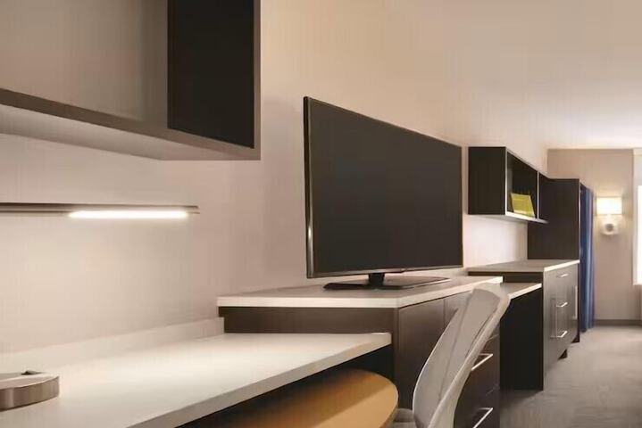 Room 13 of 26