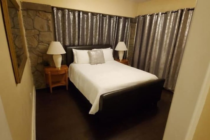Room 9 of 27