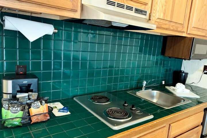 Coachman Inn & Suites