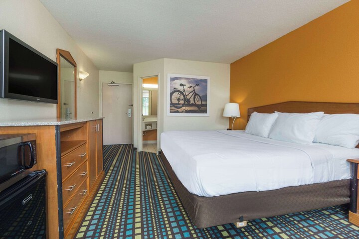 Room 21 of 34