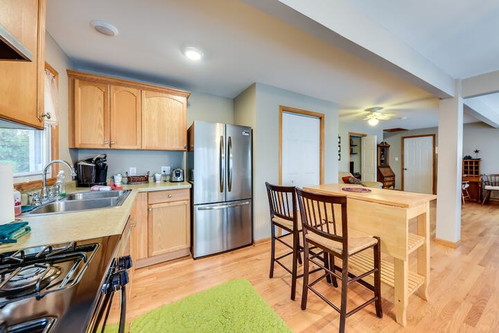Salem Vacation Home w / Dock: Steps to Paddock Lake