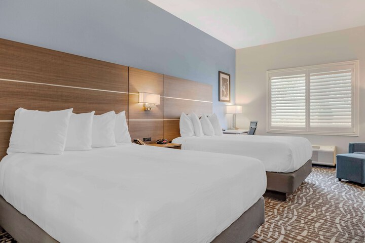 Best Western Plus Lake Elsinore Inn & Suites