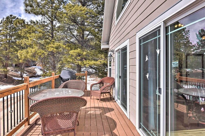 Gorgeous Twin Lakes Home w / Deck Overlooking Mtns!