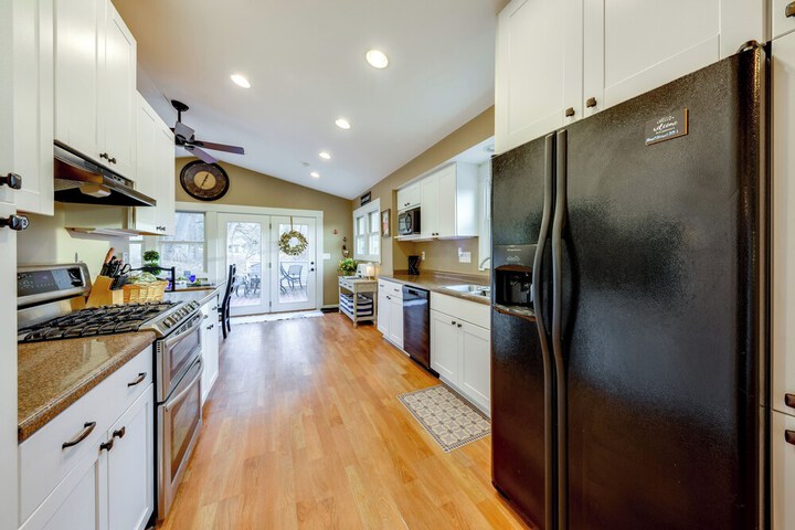 Family-friendly Twin Lakes Home Near Lake Mary!