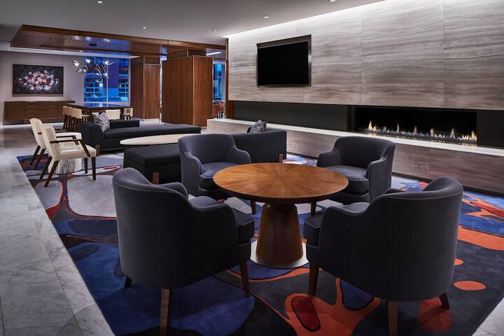 Lounge 44 of 49