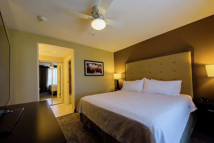 Room 28 of 38