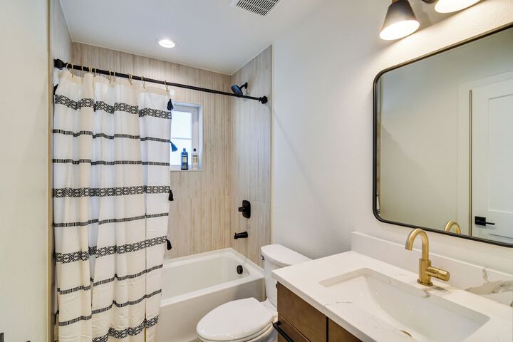 Modern Erie Home - Walk to Downtown!