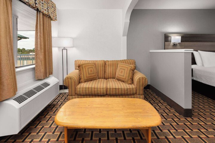 Room 38 of 40
