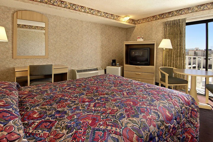 Room 14 of 22
