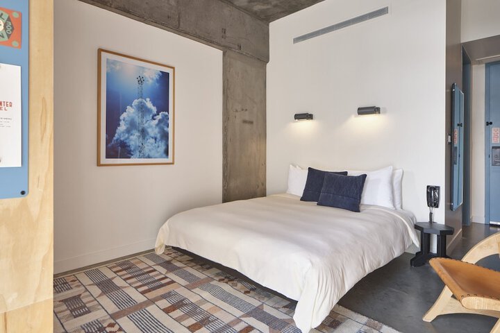 Room 15 of 73