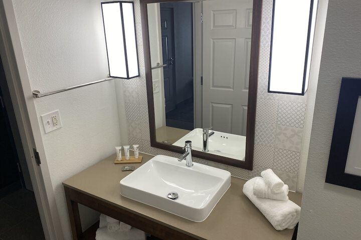 Room 16 of 32
