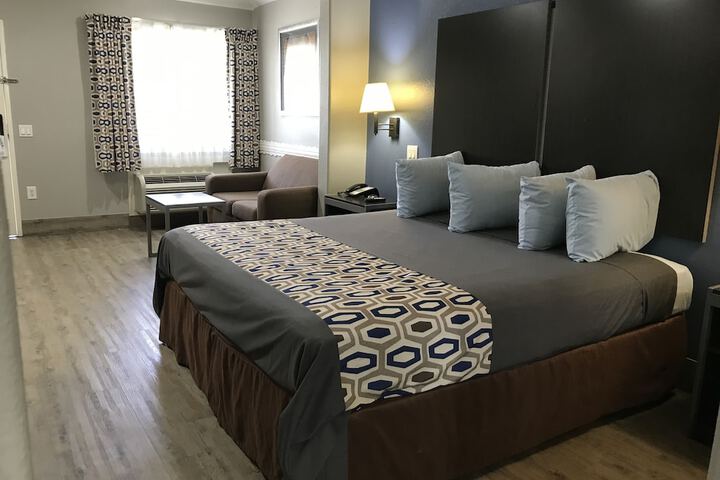 Room 21 of 33