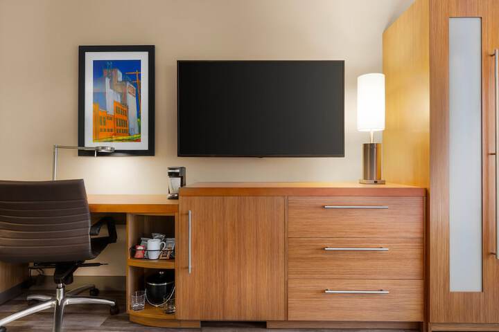 Room 32 of 43
