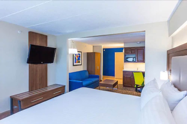 Room 33 of 50