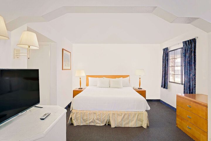 Room 25 of 32