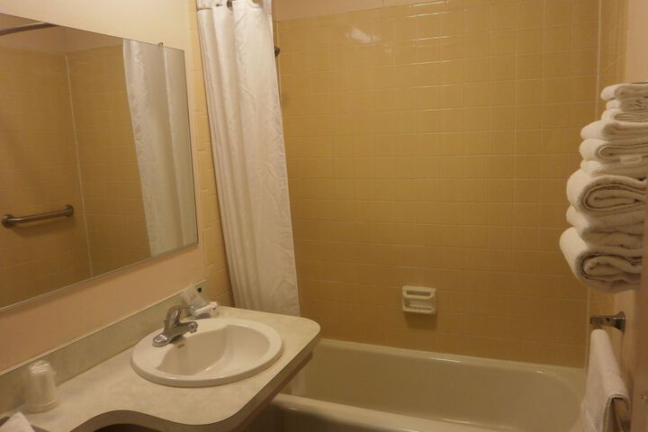 Richmond Inn & Suites