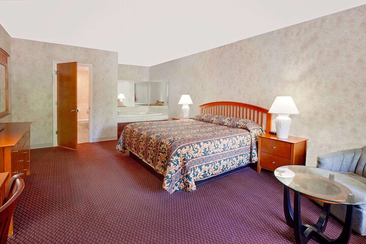 Room 13 of 18