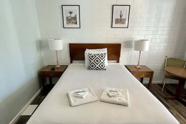 Room 43 of 63