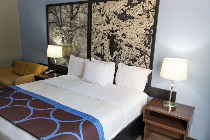 Super 8 by Wyndham Smithfield / Selma