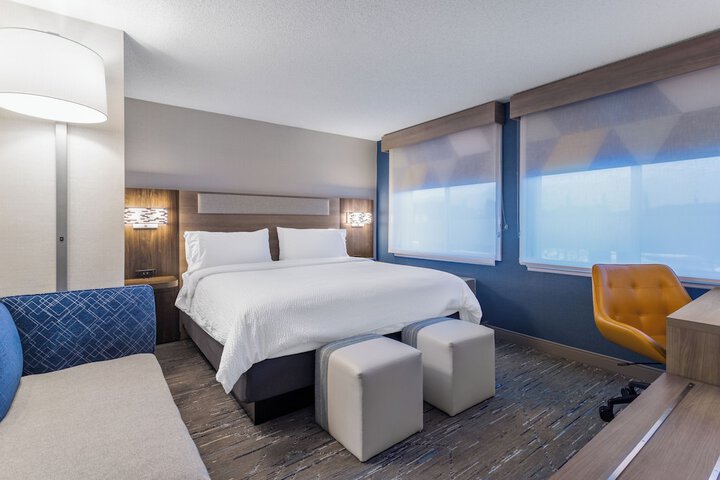 Holiday Inn Express & Suites Vadnais Heights by IHG