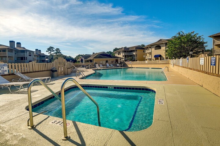 Little River Condo w / Pool Access - Near Beaches!