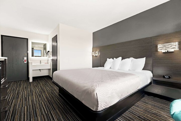 Room 26 of 34