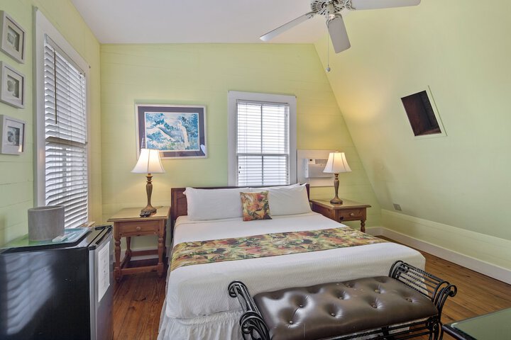 Room 50 of 61