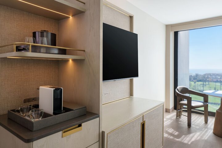 VEA Newport Beach a Marriott Resort & Spa