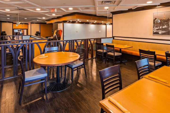 Best Western Premier Toronto Airport Carlingview Hotel