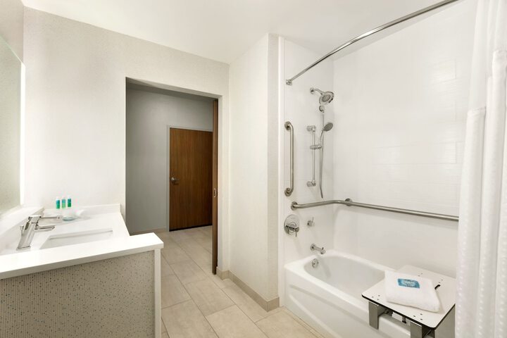 Holiday Inn Express & Suites Salisbury by IHG