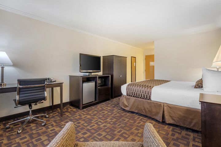 Best Western Plus Inn of Hayward