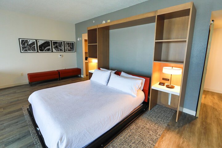 Room 64 of 93