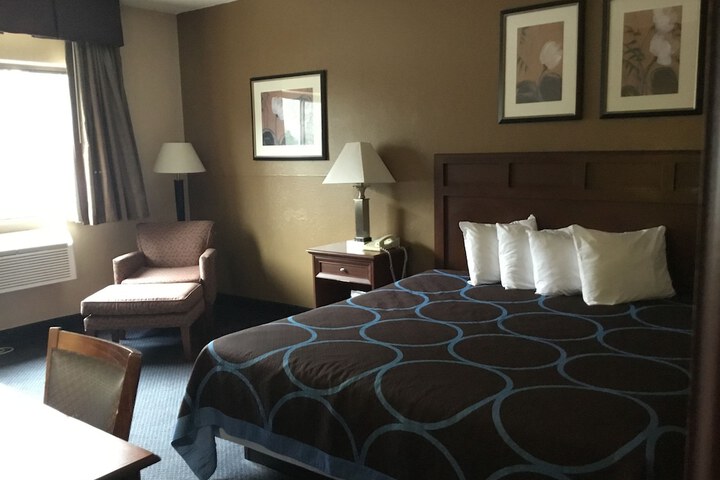 Room 15 of 27