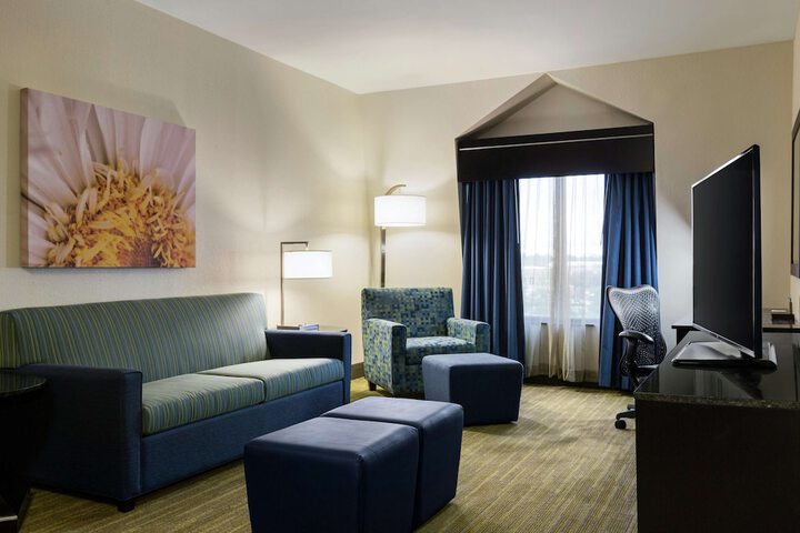 Room 13 of 34