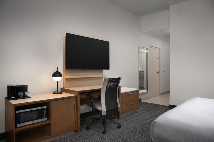 Room 25 of 73