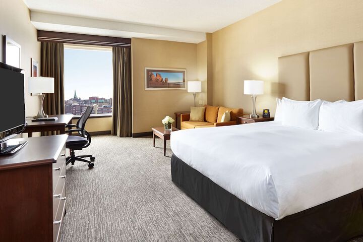 Room 32 of 60