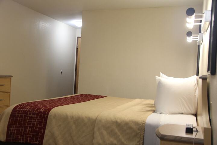 Room 13 of 28