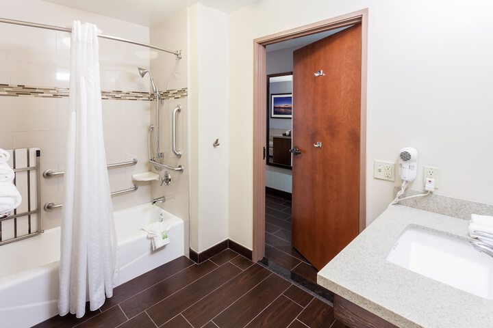 Room 34 of 49
