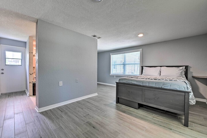 Renovated Port Richey Oasis w / Lanai + Grill!