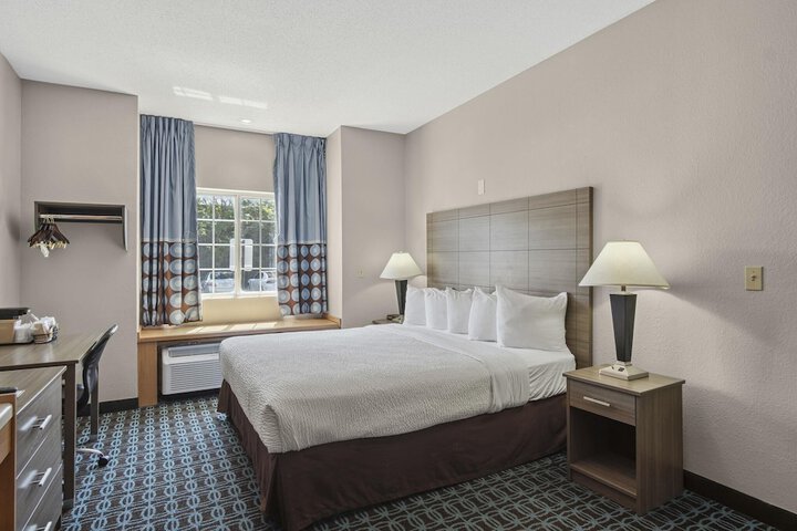 Sonesta Essential Hotels & Suites Kansas City / Blue Springs