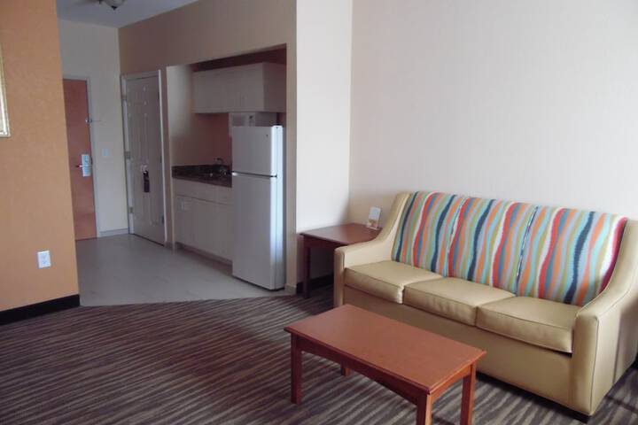 Room 33 of 62