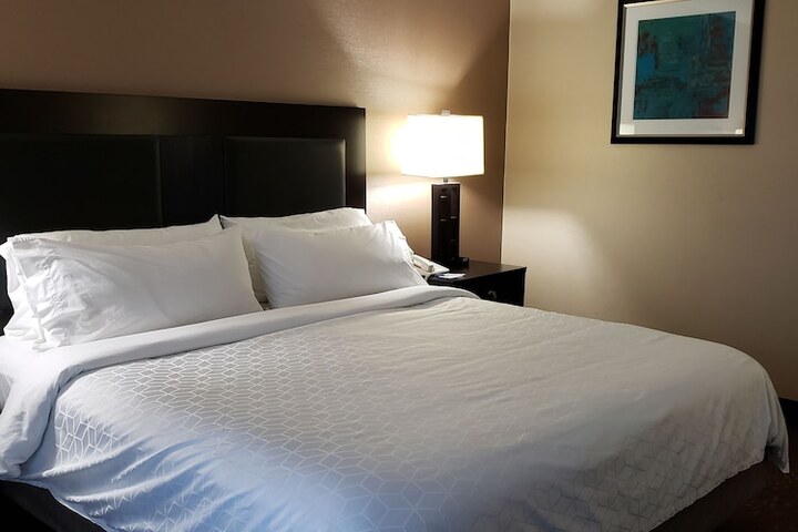 Room 13 of 40