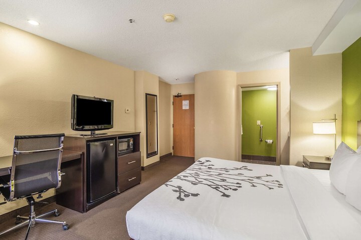 Room 11 of 31
