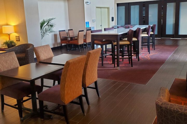 Hampton Inn & Suites Jamestown ND