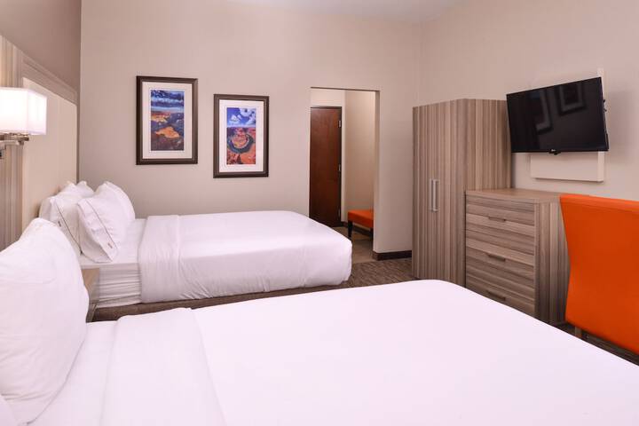 Holiday Inn Express & Suites Williams by IHG